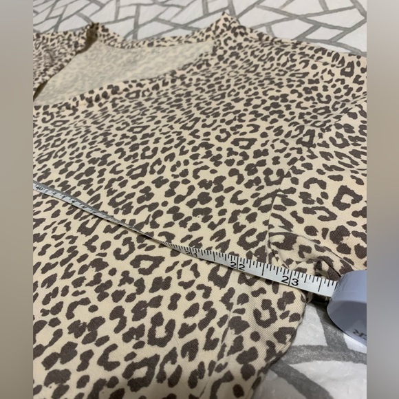 AE cheetah print V neck - Picture 3 of 3
